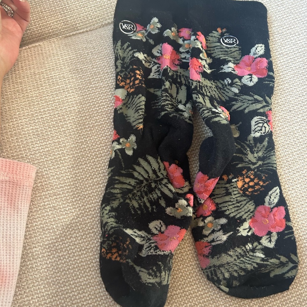 FLORAL socks! - Picture 6 of 7